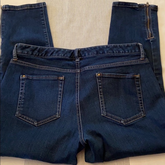 EDDIE BAUER Modern Fit Crop Ankle Zip Jeans Size 8 Dark 3/$20 SALE! - Picture 5 of 6